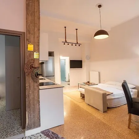 2br 5' From Filopappou *