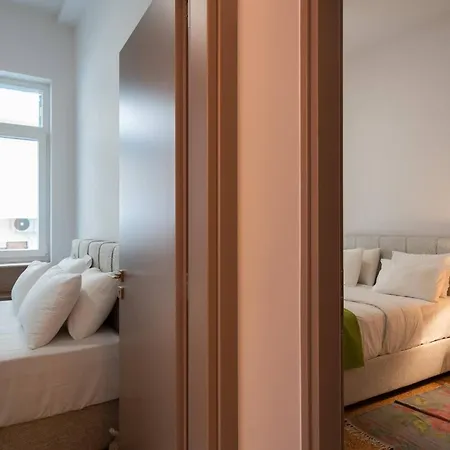 2br 5' From Filopappou