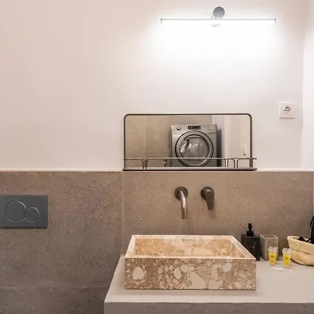 Apartment 2br 5' From Filopappou